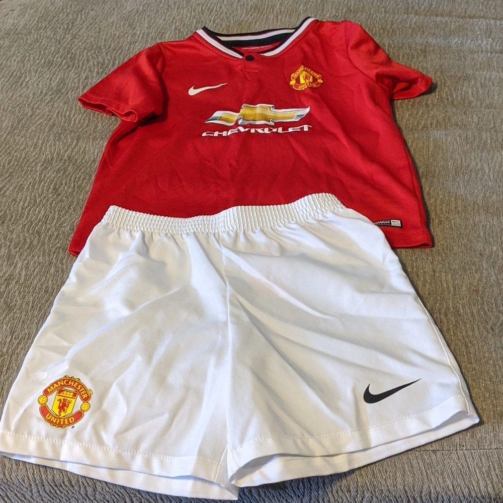 XS Manchester United Nike Shirt and short set